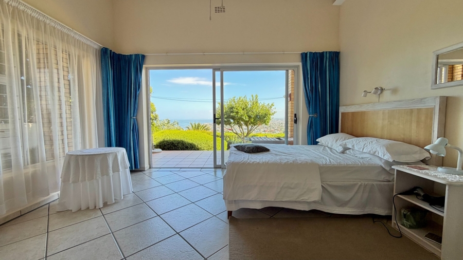 5 Bedroom Property for Sale in Mountainside Western Cape